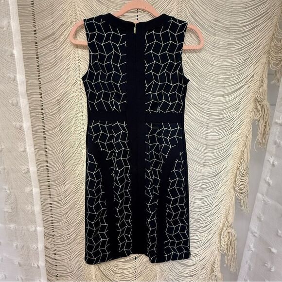 Donna Morgan Navy Geometric Print Sheath Dress – Size 2P Petite - Picture 3 of 7